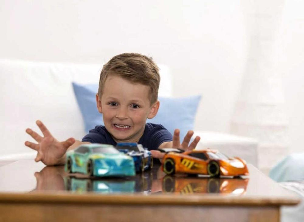 ds76167694_dickie_policejni_auto_lightstreak_20cm_meni_barvy_na_baterie_svetlo_zvuk_1