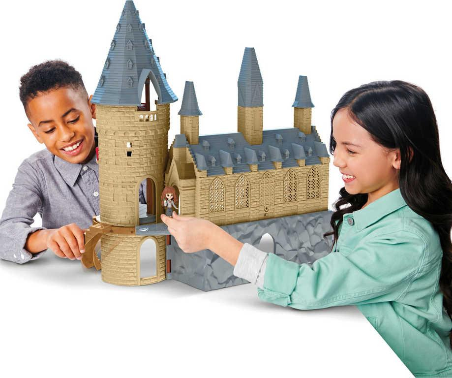 ds11834330_spin_master_hrad_harry_potter_set_s_figurkou_a_doplnky_na_baterie_svetlo_zvuk_5