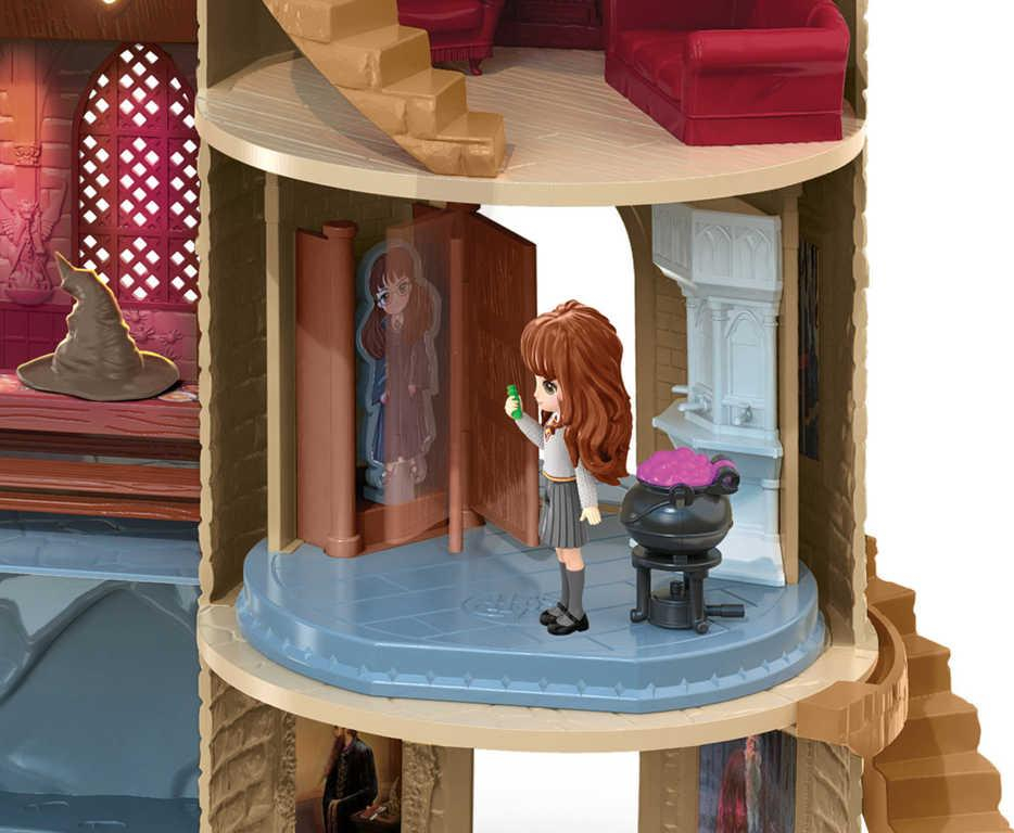 ds11834330_spin_master_hrad_harry_potter_set_s_figurkou_a_doplnky_na_baterie_svetlo_zvuk_6