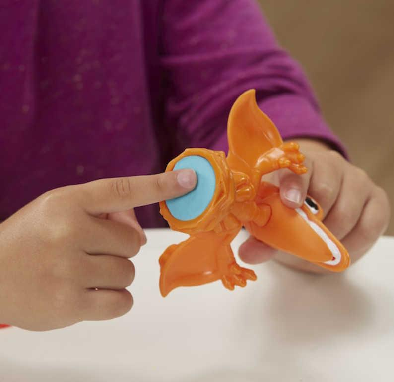 ds18231007_hasbro_play_doh_hladovy_tyranosaurus_2_figurky_na_baterie_s_modelinou_zvuk_4