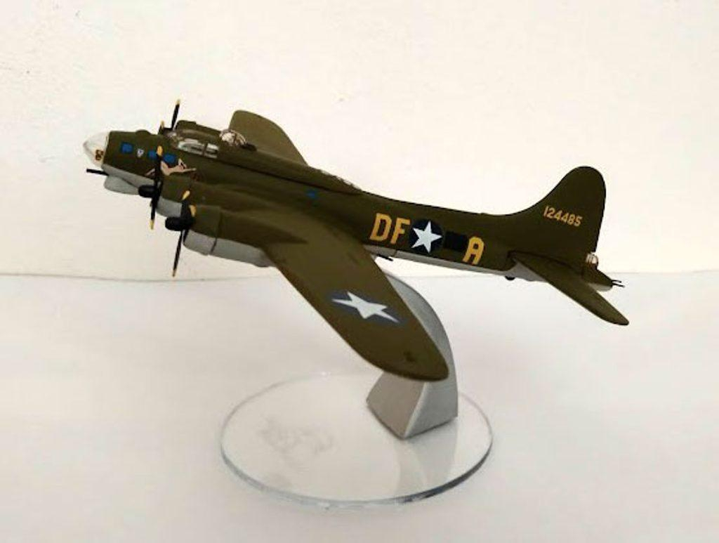 Kovový model WB99612 2006 Metal cast Corgy Boeing B17G Flying Fortress "Sally B" 1:144