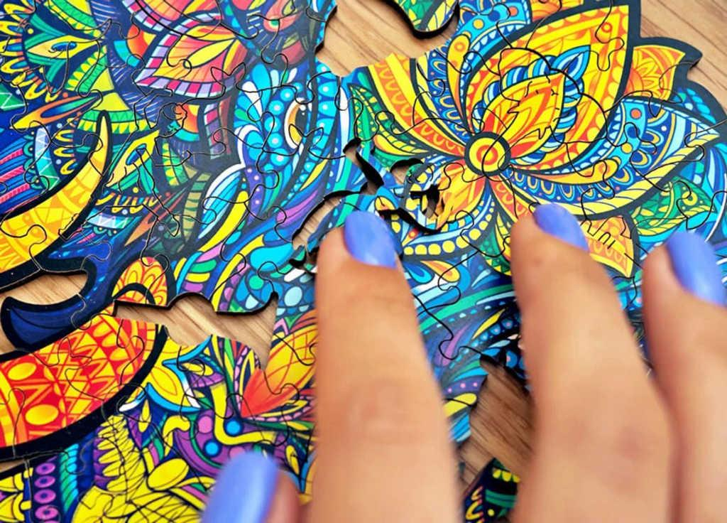 PUZZLER DŘEVO Posvátný slon 30x21cm dekorativní barevná skládačka 160 dílků