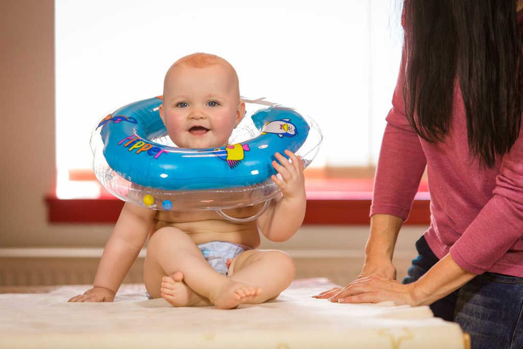 Baby nákrčník nafukovací plavací Flipper kruh modrý do vody pro miminko