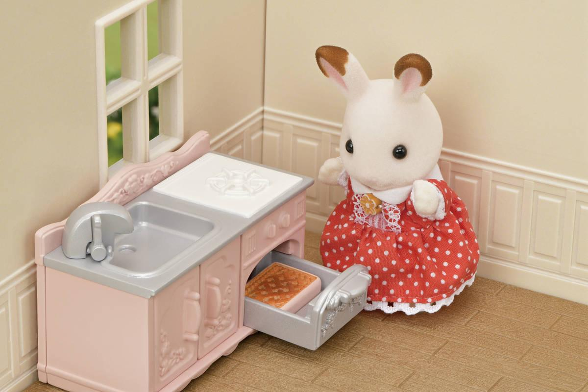 ds48332158_sylvanian_families_domecek_herni_set_s_nabytkem_a_figurkou_kralika_plast_6