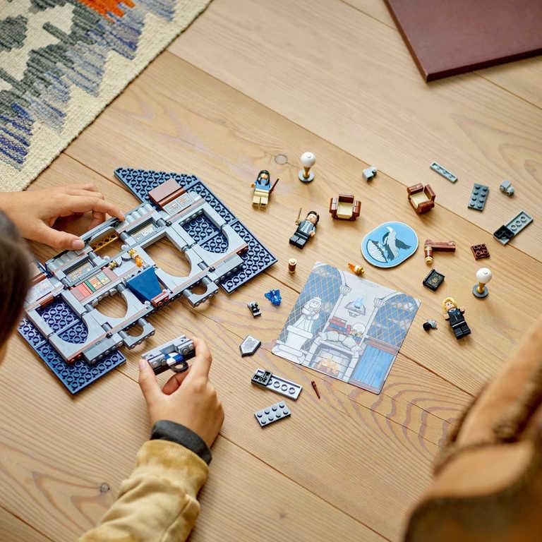 ds60929995_lego_harry_potter_zastava_havrasparu_76411_stavebnice_5