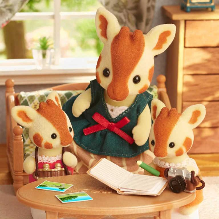 ds61008025_sylvanian_families_rodina_ziraf_set_4_figurky_zirafi_rodinka_v_krabici_3