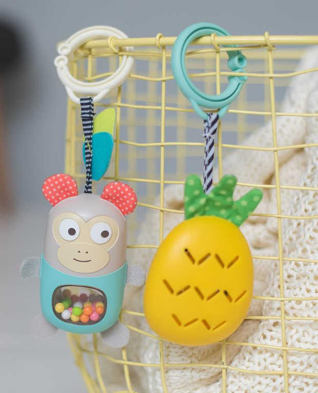 ds65356794_taf_toys_baby_chrastitko_cinely_ananas_s_klipem_na_zaveseni_pro_miminko_1