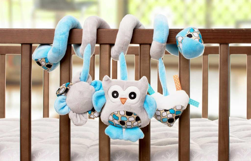 4 BABY PLYŠ Baby spirála chrastící sovička modrá pro miminko