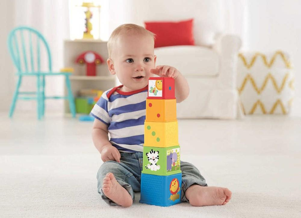 ds87357709_fisher_price_baby_vez_plastova_se_zviratky_a_cisly_kostky_pro_miminko_2