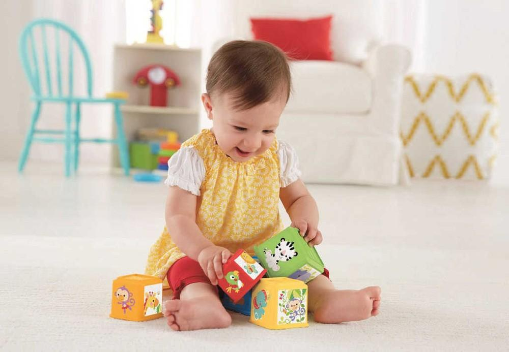 ds87357709_fisher_price_baby_vez_plastova_se_zviratky_a_cisly_kostky_pro_miminko_3