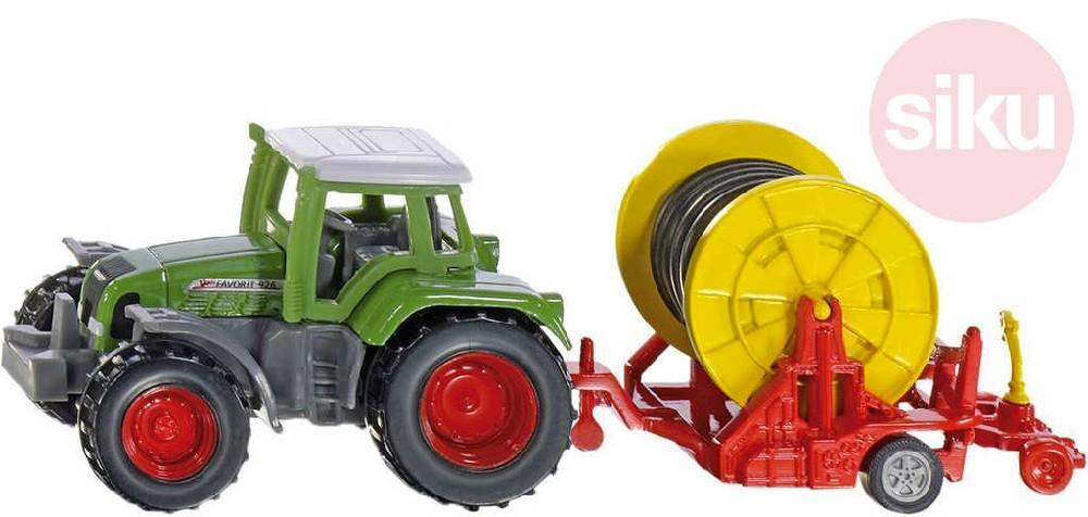 SIKU Traktor zelený set s vlečkou se zavlažovacím kotoučem model kov 1677