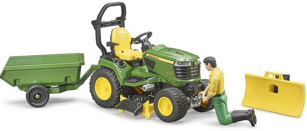 ds98609797_bruder_62104_malotraktor_john_deere_x949_set_s_vleckou_a_figurkou_s_doplnky_2