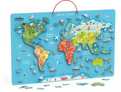 Dřevěná mapa světa s tabulí