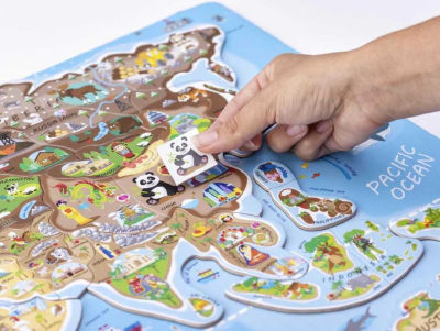 WOODY DŘEVO Svět v obrázcích 77x47cm Hra Puzzle naučné 2v1 mapa světa 86 dílků