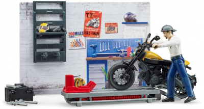 BRUDER 62102 Motodílna set motocykl Ducati Scrambler Full Throttle s figurkou a doplňky